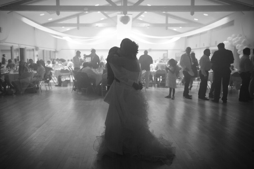Le prix d'un photographe pour mariage n'inclus pas toujours la soirée au début du bal