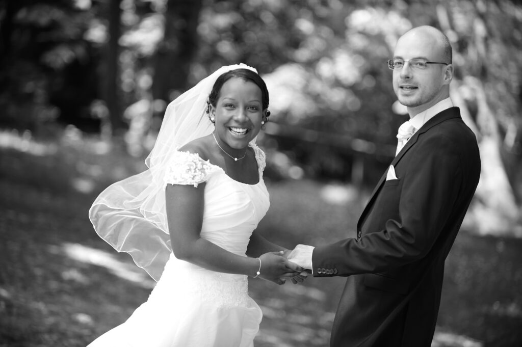 Le prix d'un photographe pour mariage dépend en partie de la séance photos de couple